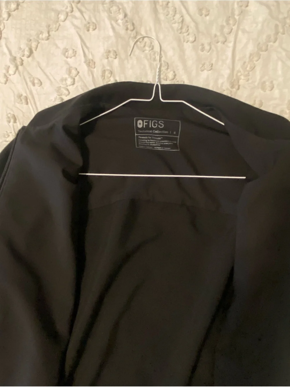Figs Black Zip-Front Scrub Jacket - Picture 2 of 7